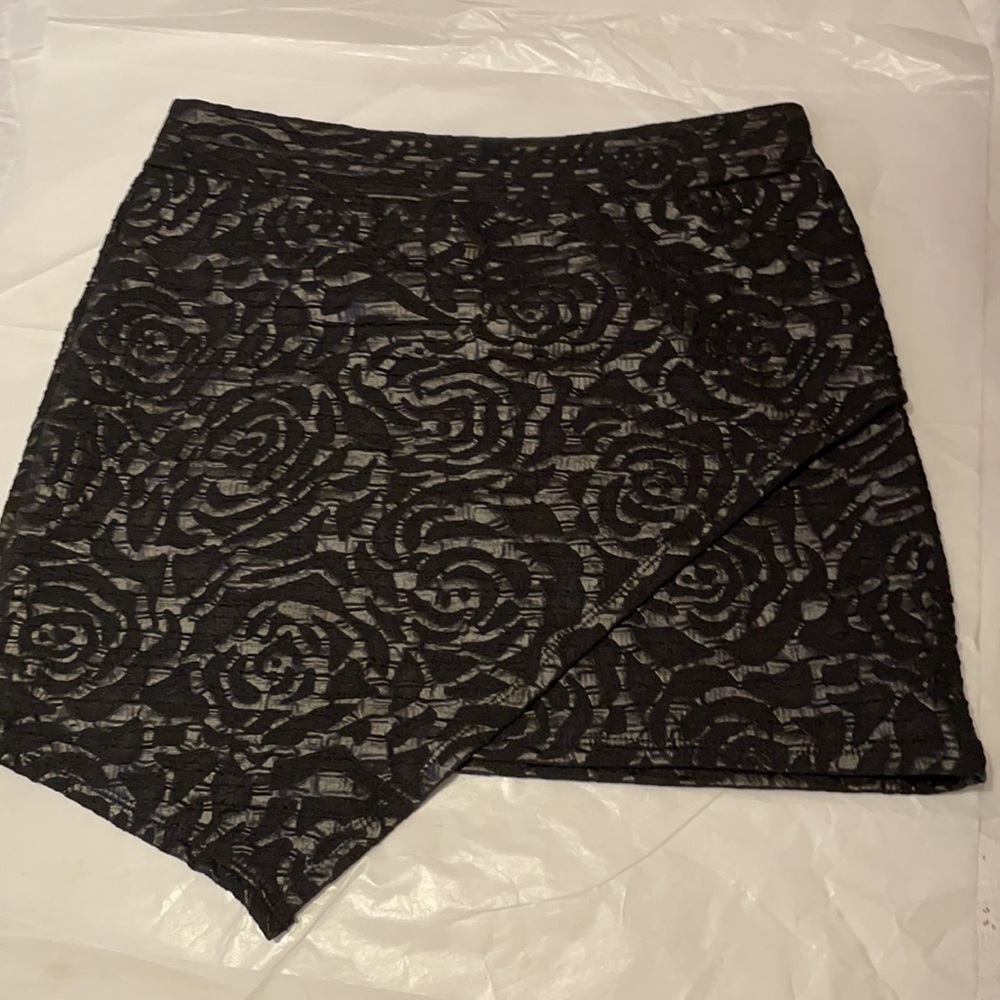 NWOT AZ BLACK MINI BODY HUGGING MINI SKIRT PULL UP